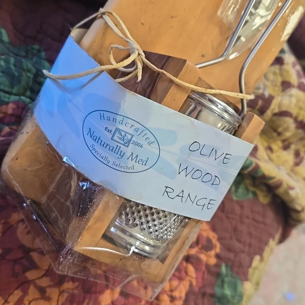 Olive Wood 4 Pc Gift Set Parmesan Cheese Grater And Cheese Board Knife